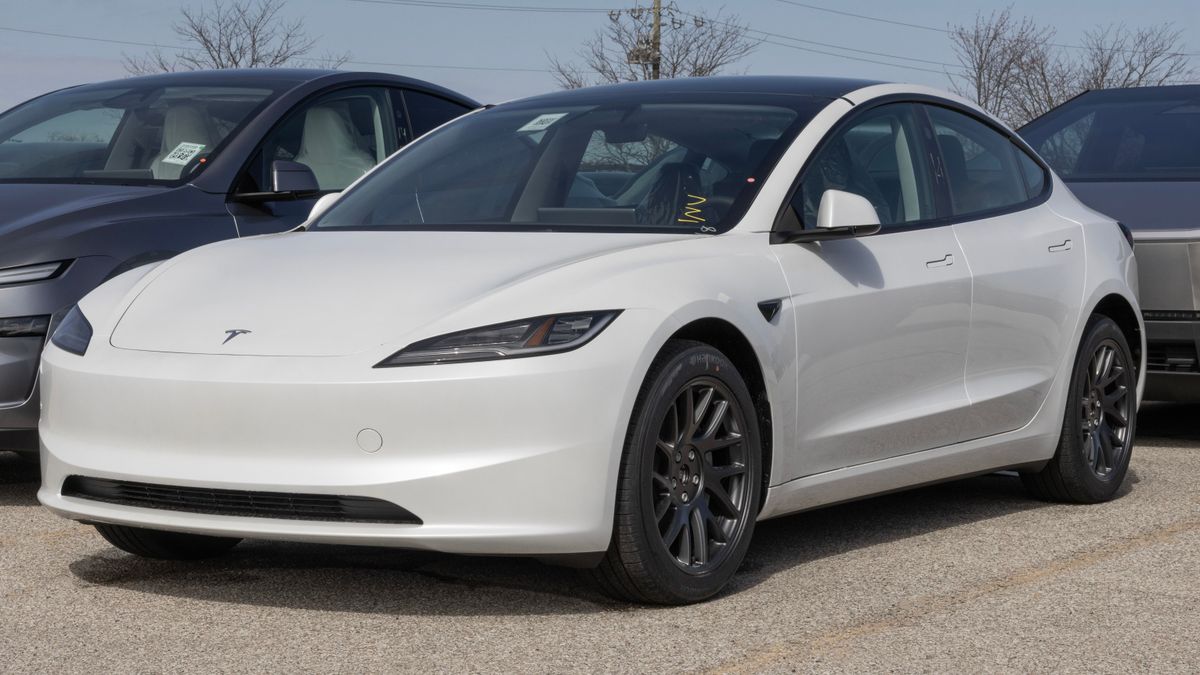Európába is jön a Tesla Model 3 olcsóbb verziója