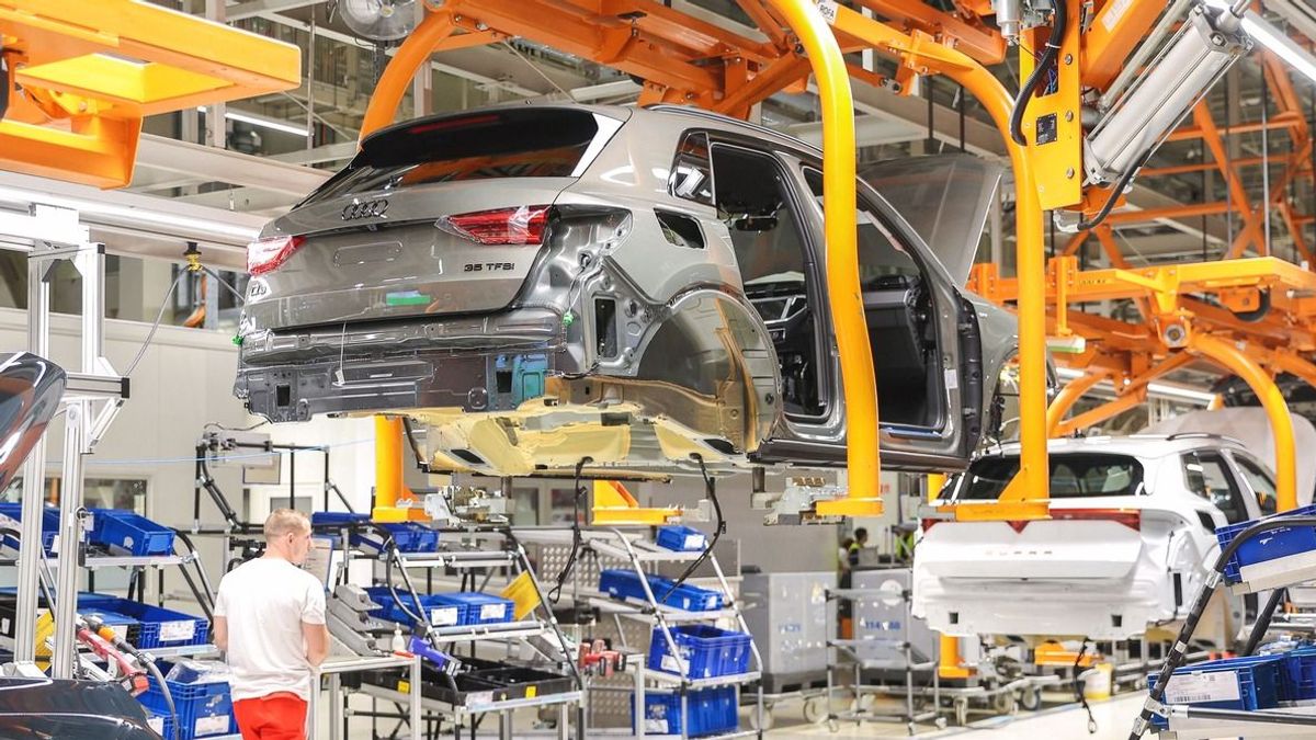 Ha ezt meglépik Magyarországon, el kell képzelni Győrt Audi, Kecskemétet Mercedes, Debrecent BMW nélkül – a legolvasottabb novemberi cikkek a magyar gazdaságról 