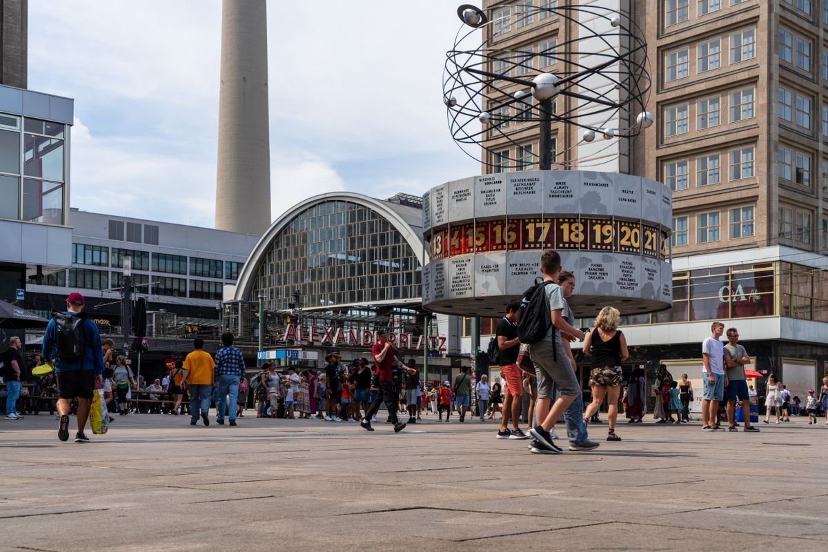 német gazdaság Berlin,Germany,July,31,,2024:,The,World,Clock,On,Alexanderplatz
