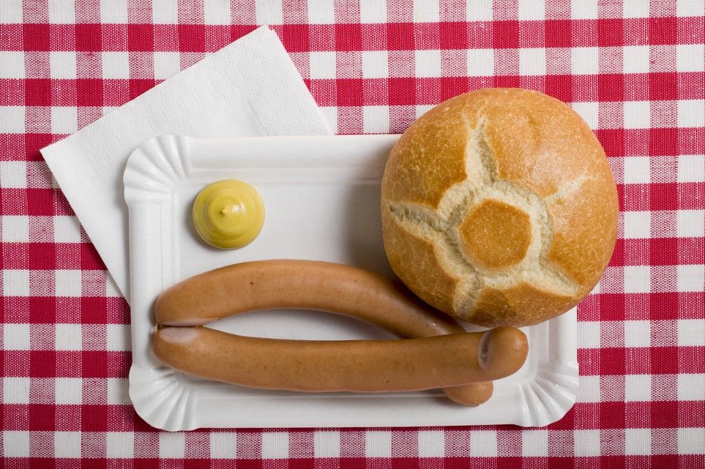 Frankfurters with bread roll and mustard virsli szilveszter