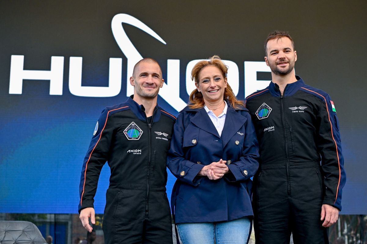 FERENCZ Orsolya; CSERÉNYI Gyula; KAPU Tibor űr