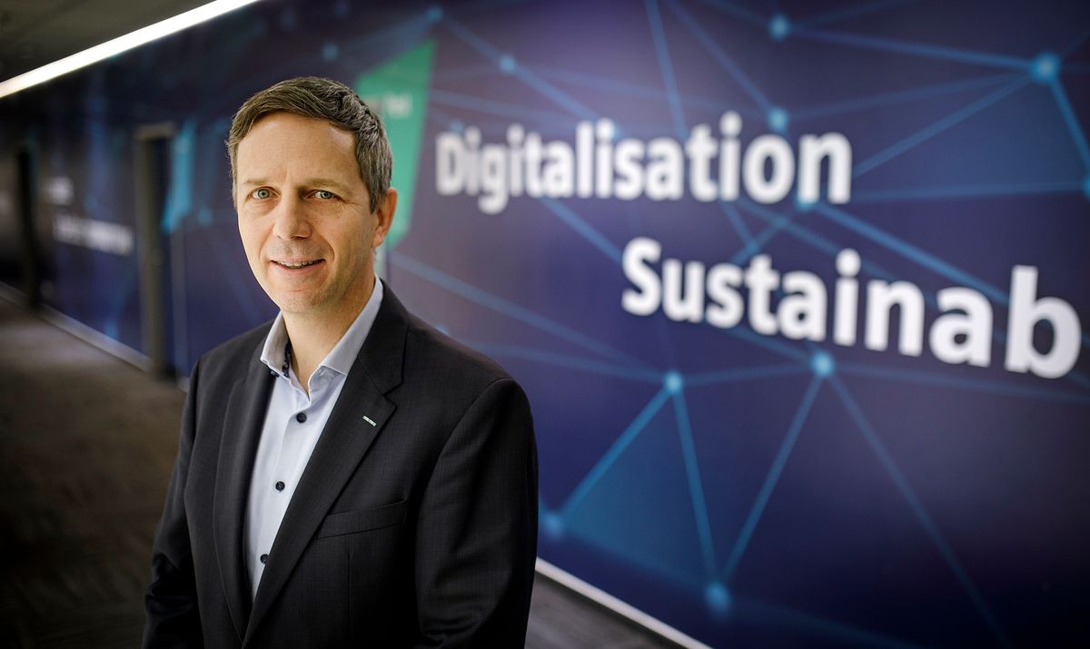 Siemens, Jerának Tamás