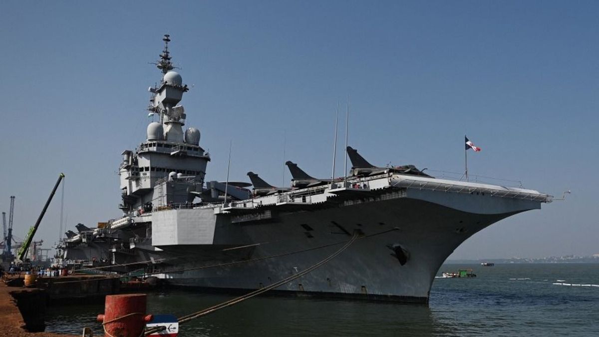 Macron újabb hajmeresztő ötlettel rukkolt elő: hiába van legatyásodva Franciaország, ő anyahajót építene a költségvetési válság árnyékában 