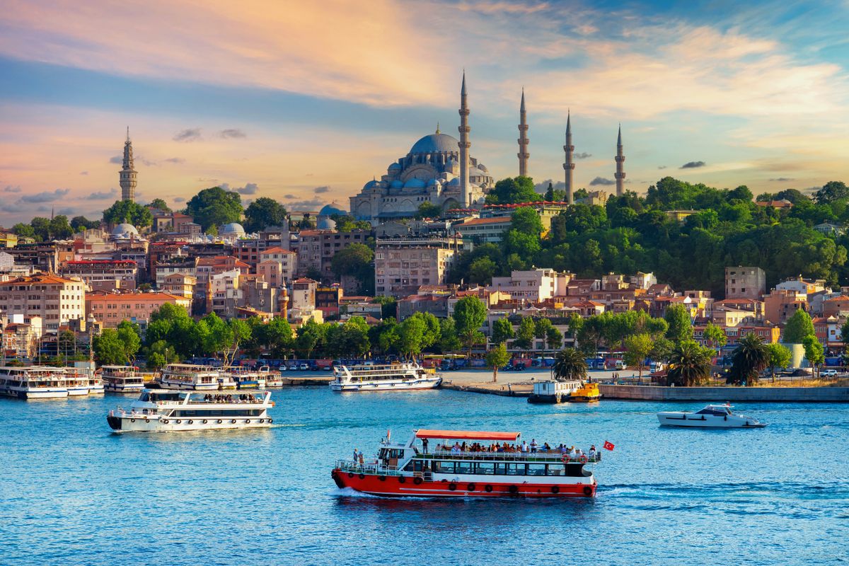 Touristic,Sightseeing,Ships,In,Istanbul,City,,Turkey.