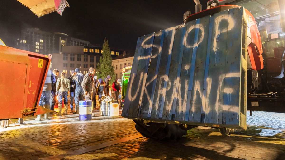 EU-SUMMIT/FARMERS-PROTEST Arrival of the first tractors in Brussels. brüsszeli gazdatüntetések