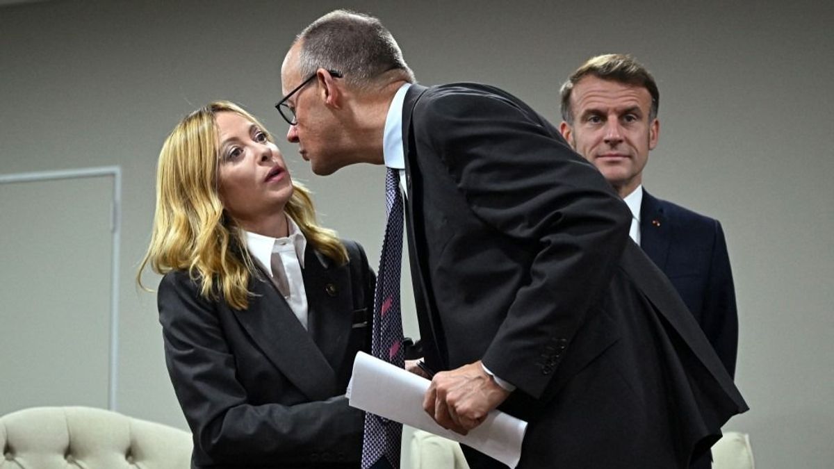 A megroggyant Macron elárulta az agresszív Merzet és beállt a rámenős Meloni mögé 