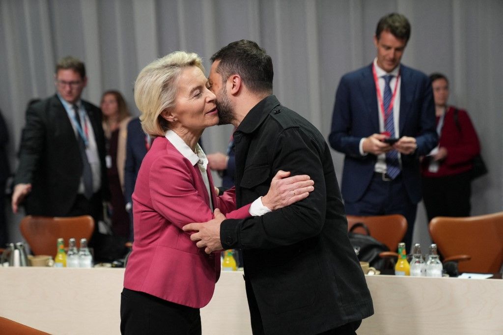 Ursula von der Leyen és Volodimir Zelenszkij: mit hoz az ölelés, pénzt vagy búcsút, órákon belül kiderülhet