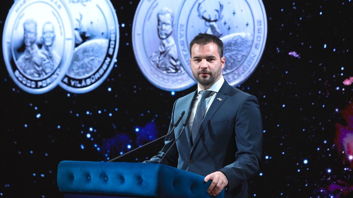 Mától akár Kapu Tiborral is fizethetünk a boltban, de a jegybankelnök azért ezt nem javasolja 