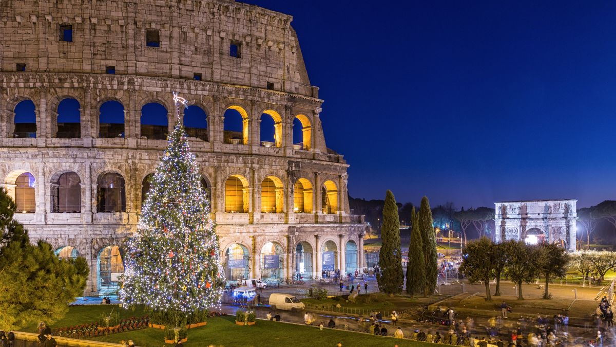Colosseum,In,Rome,At,Christmas,During,Sunset,,Italy