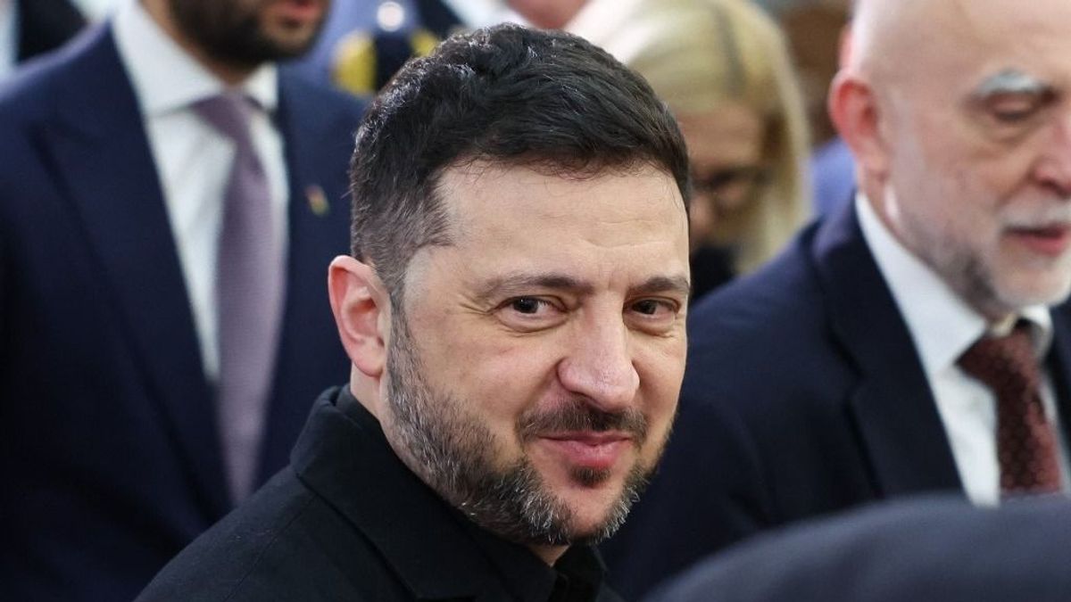 Kicsit benézték Zelenszkijék és rossz országnál próbálkoztak be: megsimogatták az ukrán elnök fejét, „javítsátok ki a hibákat"