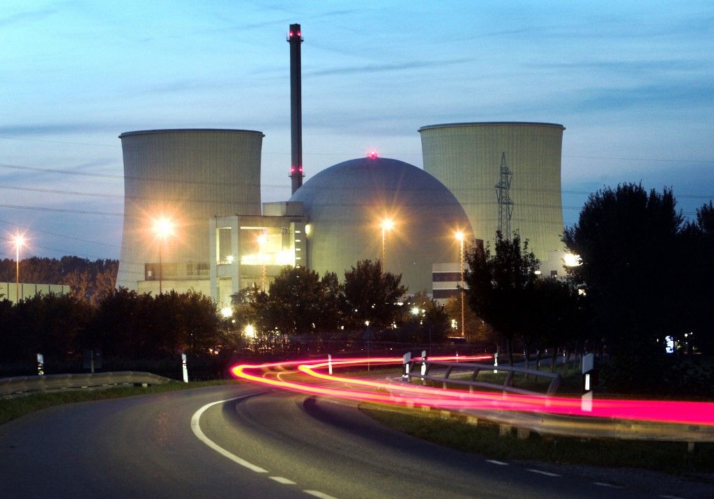 Atomic power plant Biblis Németország nem hallgat senkire: felrobbantja a legendás atomerőművét – videón a Biblis elpusztítása