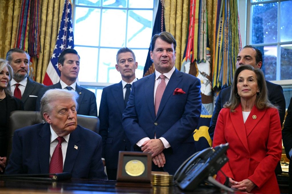 Európa autóipara: Jim Farley beszél, Donald Trump hallgatja – Európában azonban másfelé irányul a figyelem