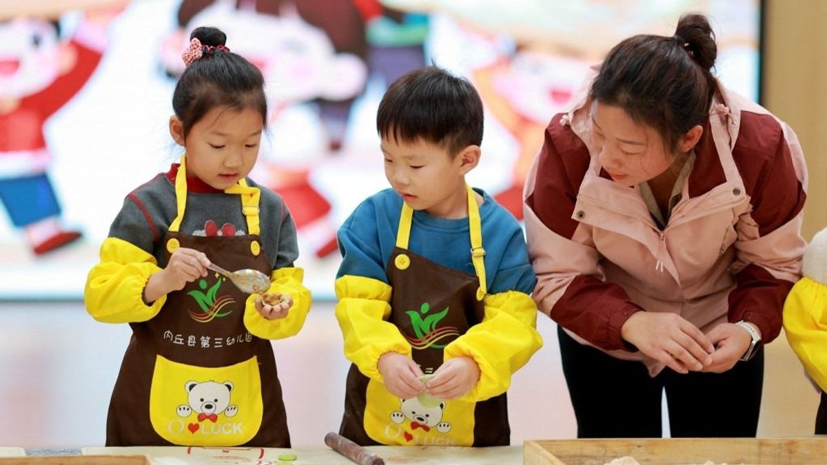 Kína rájött, hogyan születik minél több gyermek: ha bejön, újra a világ legnépesebb országa lesz – Európában ezt nem mernék megcsinálni 