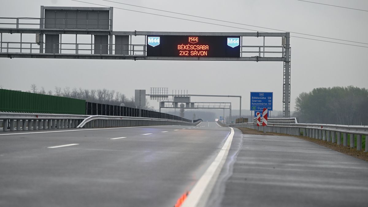 Ez már nem inflációkövetés, 54 százalékkal drágul az útdíj: azonnali segítséget várnak Orbán Viktortól – ez áll a levélben