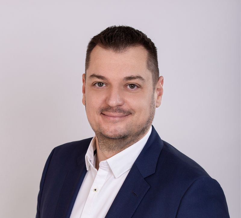 Egerszegi Krisztián szerző profilképe