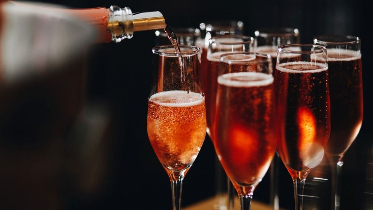 Megvizsgálta a hatóság a rozé pezsgőket: kiderült melyikkel érdemes és melyikkel nem szabad koccintanunk szilveszterkor 