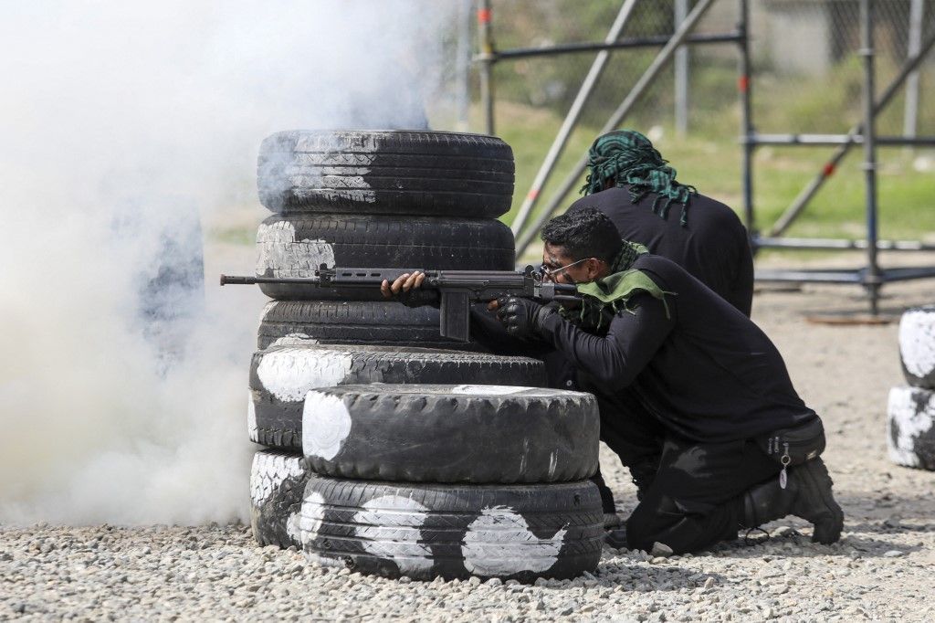 Venezuelan Youth Take Part in Rifle Training in Caracas