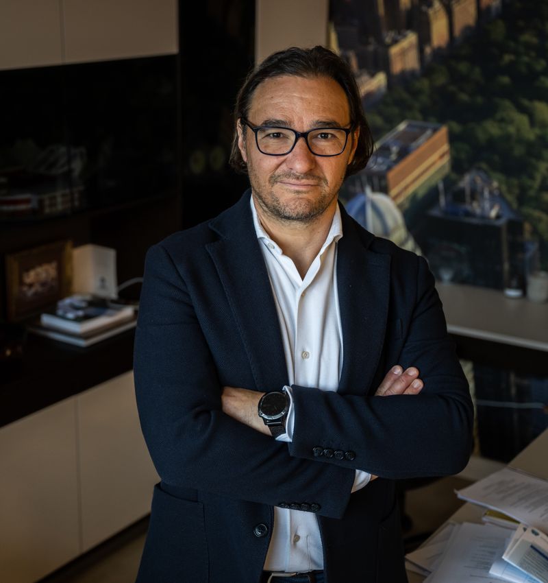 Csuhay Attila szerző profilképe