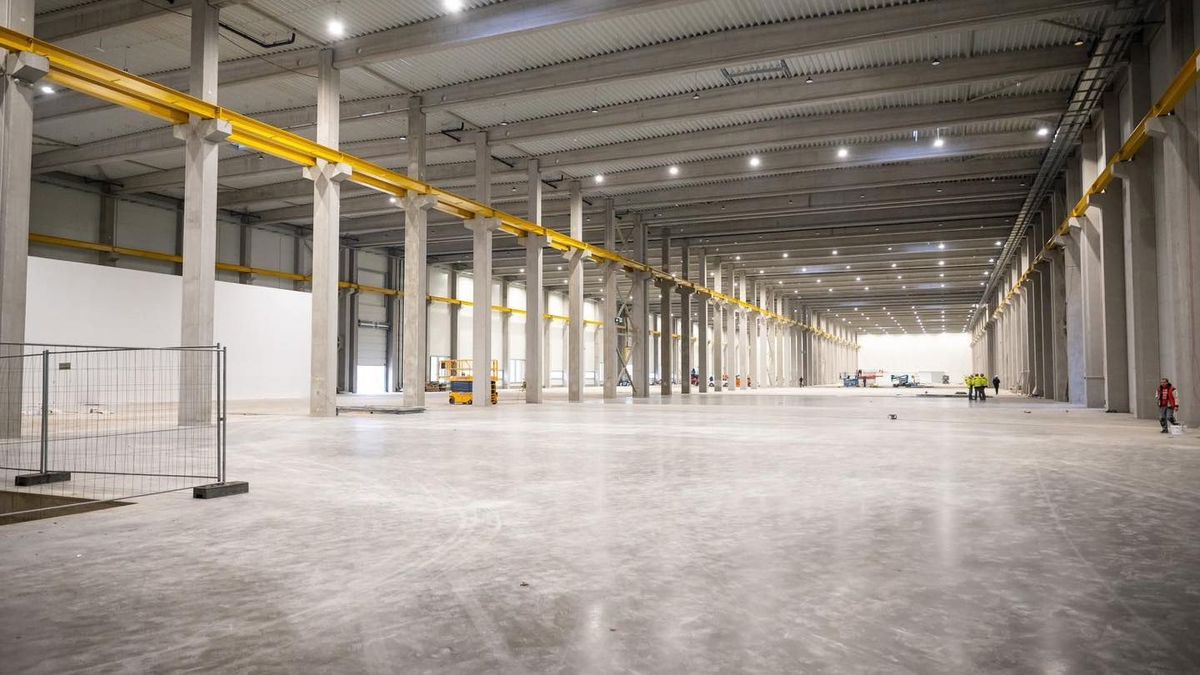 Mindjárt kész Magyarország következő kínai autóipari gyára, a Tesla és a Volvo alig tudja kivárni: azonnal több száz munkást vesznek fel - friss fotók az építkezésről 