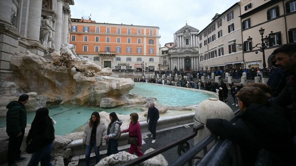 Ez már sok: mostantól még több pénzt szed be a turistáktól a magyarok egyik kedvenc országa – már közterületen is belépő kell 