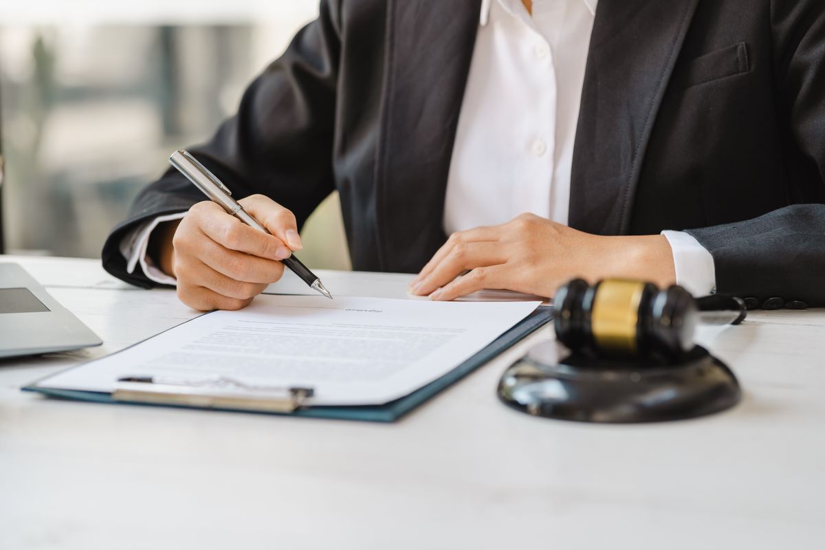 sportszövetség Close-up,Of,A,Female,Attorney,Preparing,For,The,Trial.