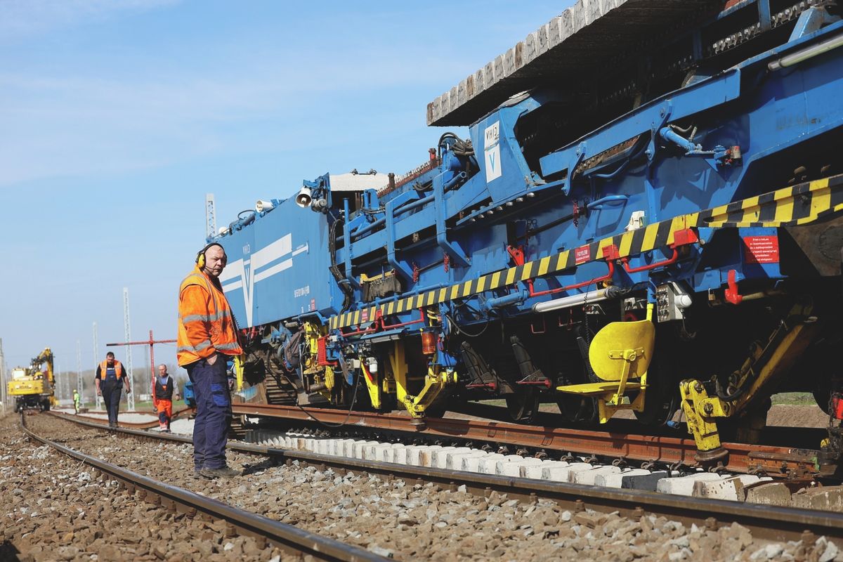 0011 Megkezdődött a Budapest–Belgrád vasútvonal magyar szakaszának tesztüzeme