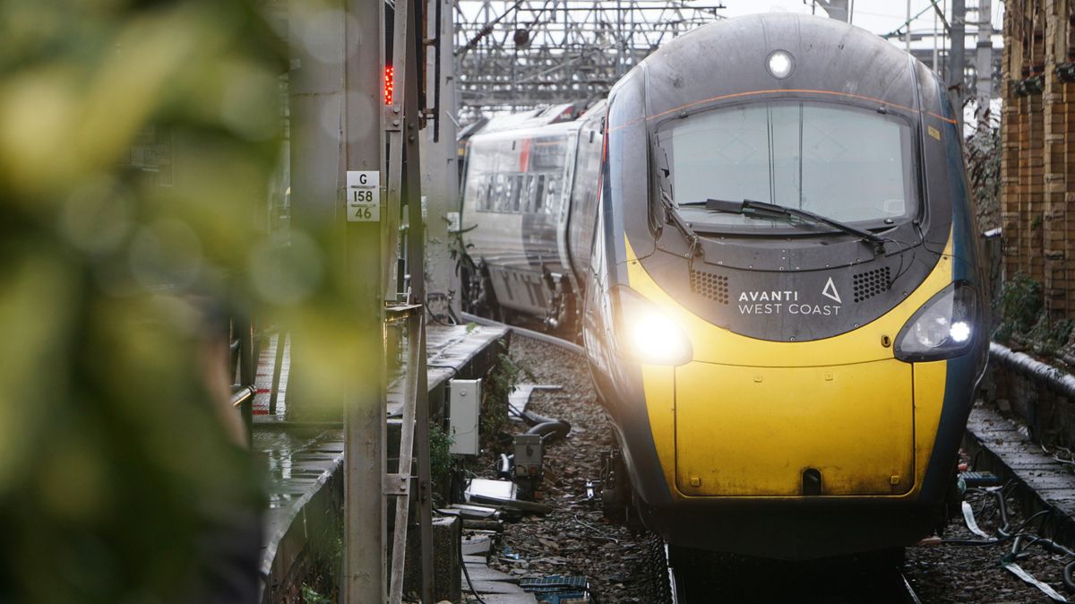 Majdnem szellemvonat lett egy angliai expresszből, de most utasokat szállít 