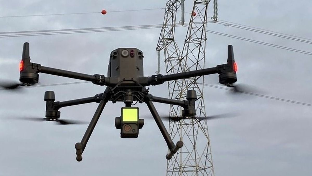 Kétszázhúsz tonnás gépszörgy érkezett Magyarország hatodik legnagyobb városába: 140 ezer embernek mostantól könnyebb lesz az élete 