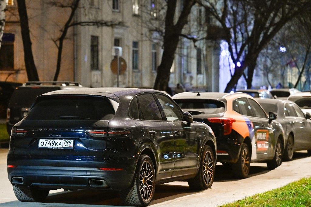Porsche drivers face simultaneous vehicle malfunctions in Russia