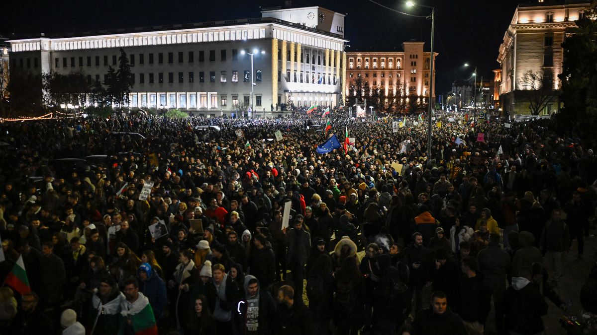 Szétzúzta az uniós ország első eurós költségvetését a Z generáció, pedig még be sem vezették az eurót 