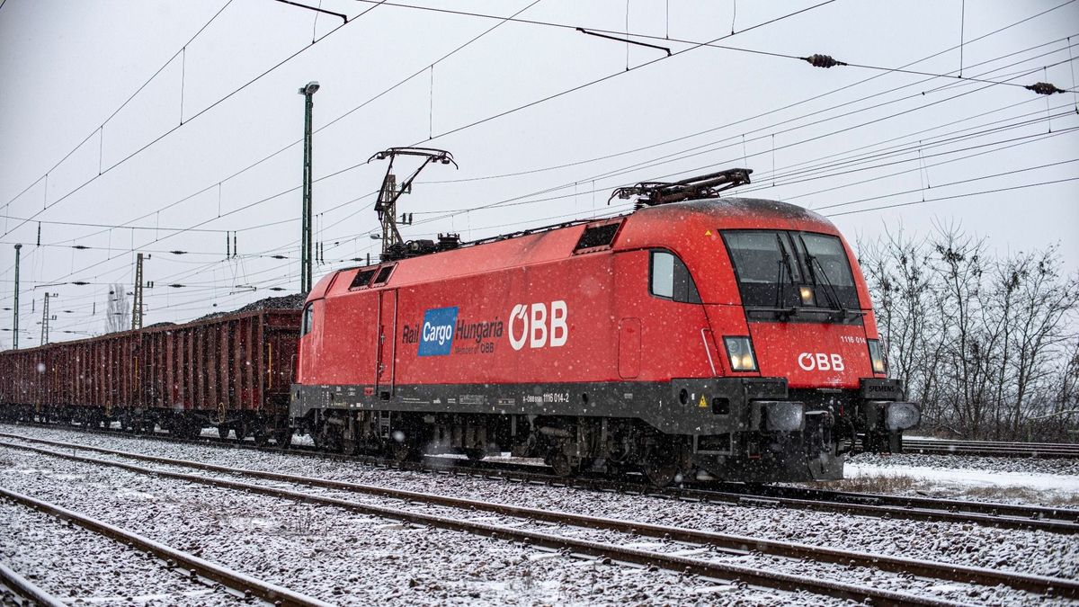 Lázár Jánosék döntése után fájdalmas lépésekre kényszerül a Rail Cargo Hungaria: díjemelés és leépítés jöhet állami támogatás híján 