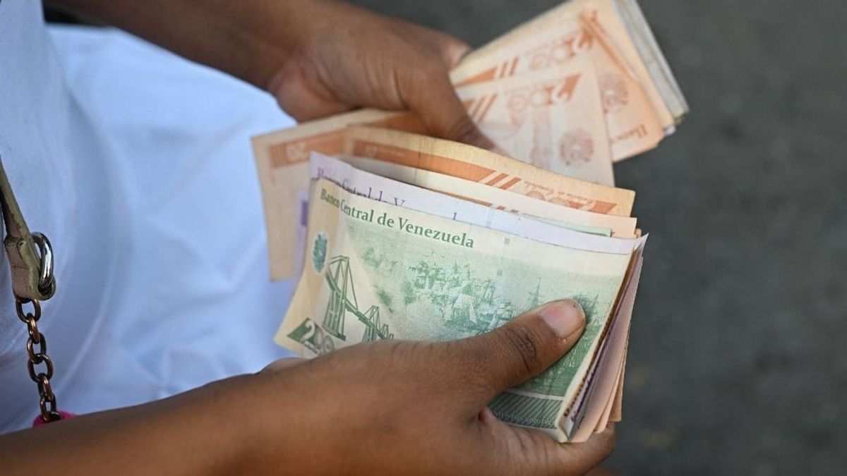 A venezuelaiak jobban aggódnak a hiperinfláció, mint Donald Trump fenyegetései miatt 