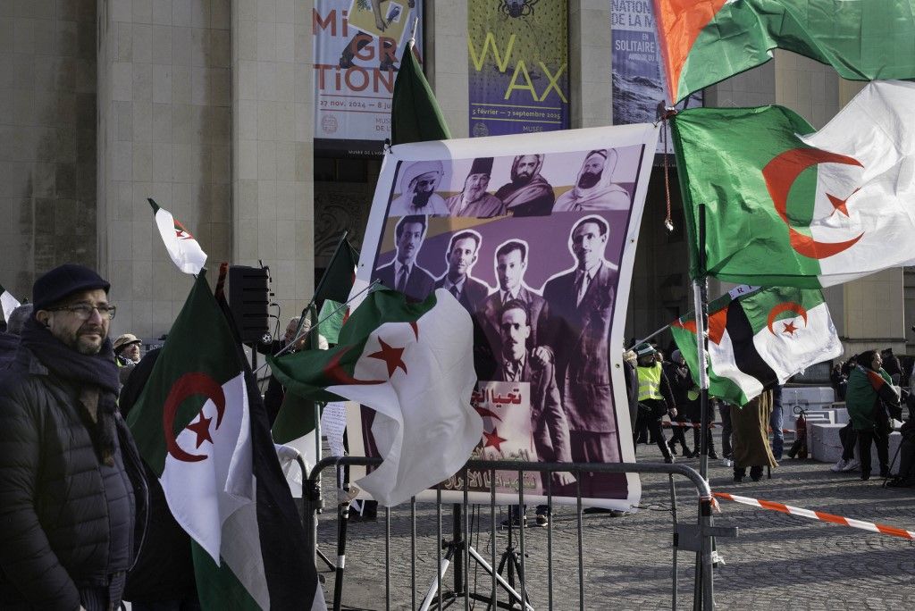 Francia gyarmat volt, szabad állam lett, és miután most felbőszítették – kidöntik a csontvázakat is a szekrényből 