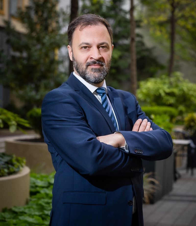 Lukács Ákos szerző profilképe