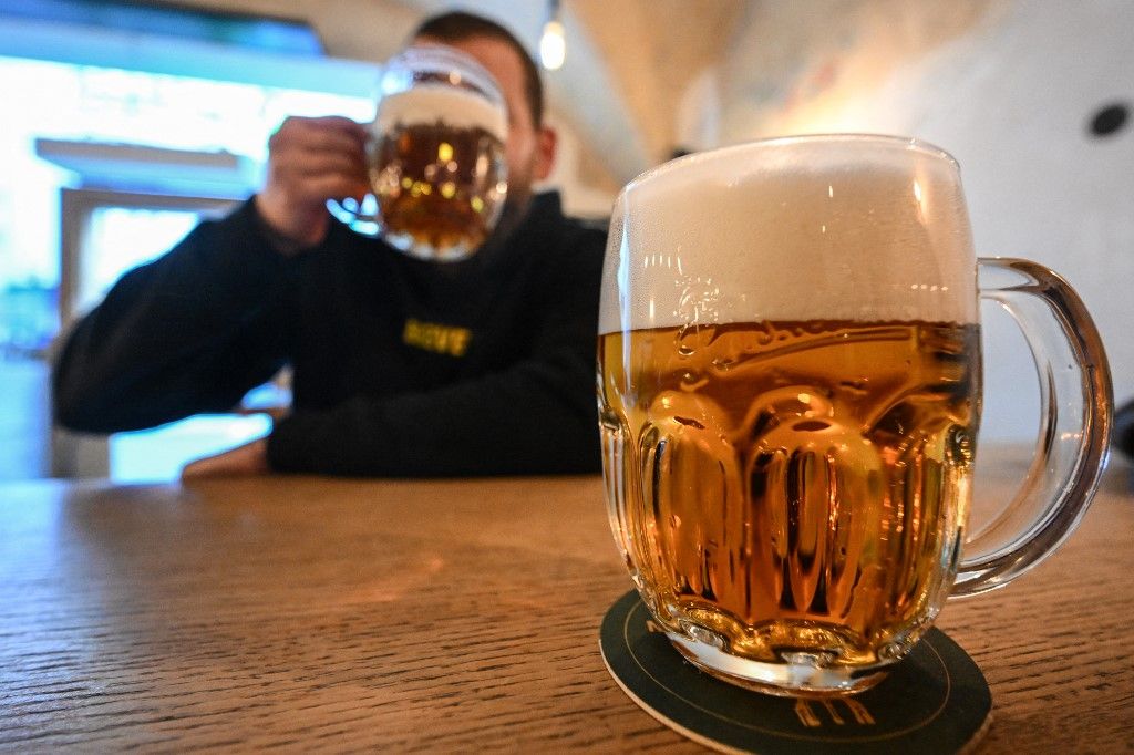 A cseh sör márciusban is jól esett, azóta pedig olcsóbb lett, különösen a magyaroknak