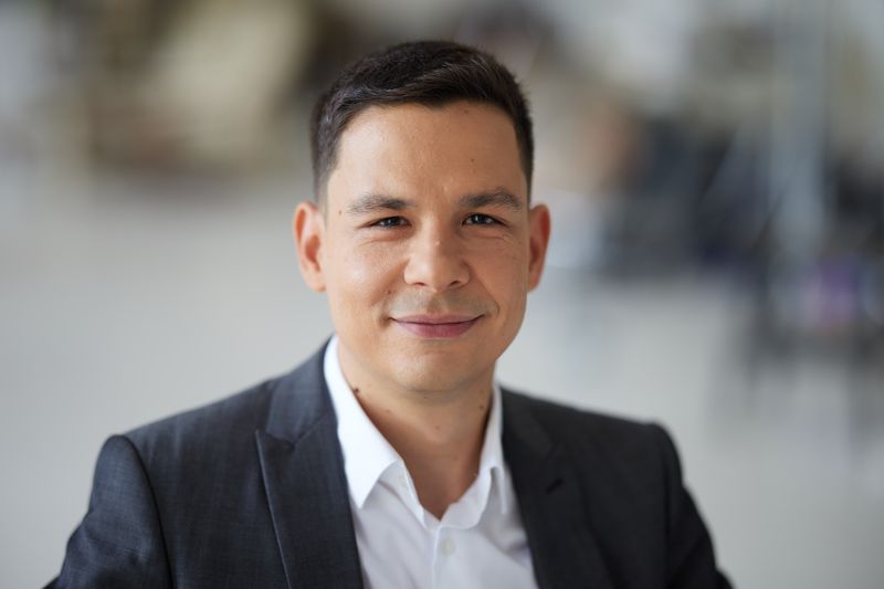 Kuti Ákos szerző profilképe