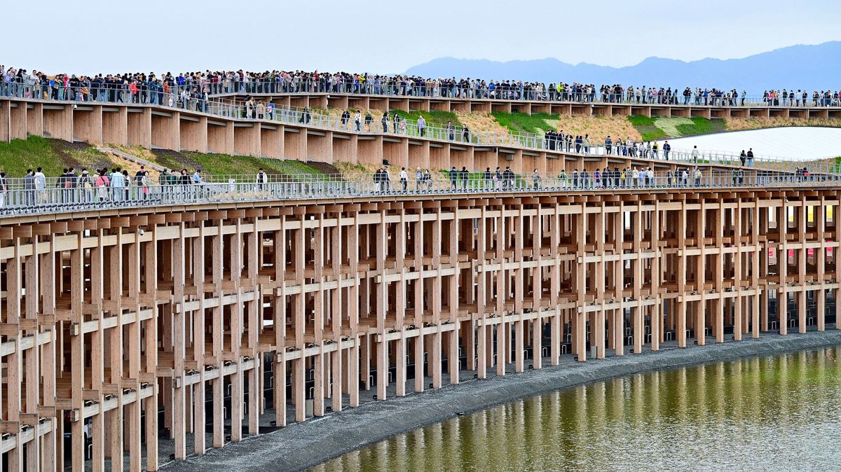 Az oszakai The Grand Ring nagy részét tűzifának fogják felhasználni