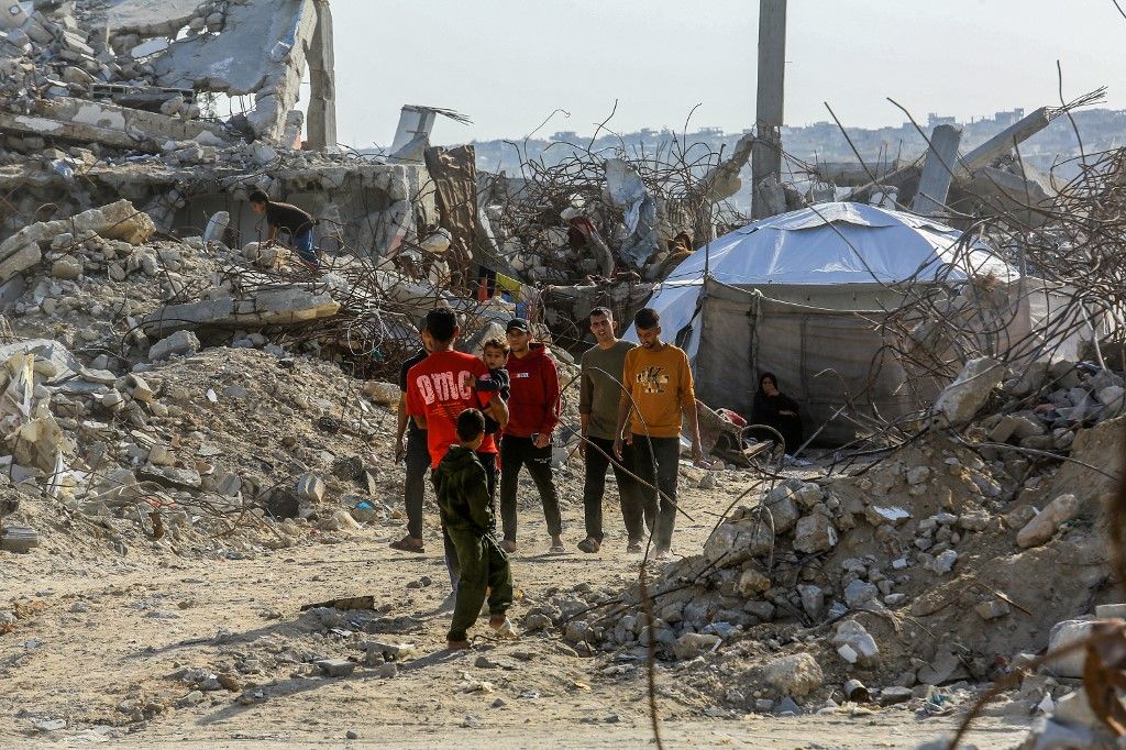 Displaced Palestinians in Khan Yunis face asbestos risks amid rebuilding efforts