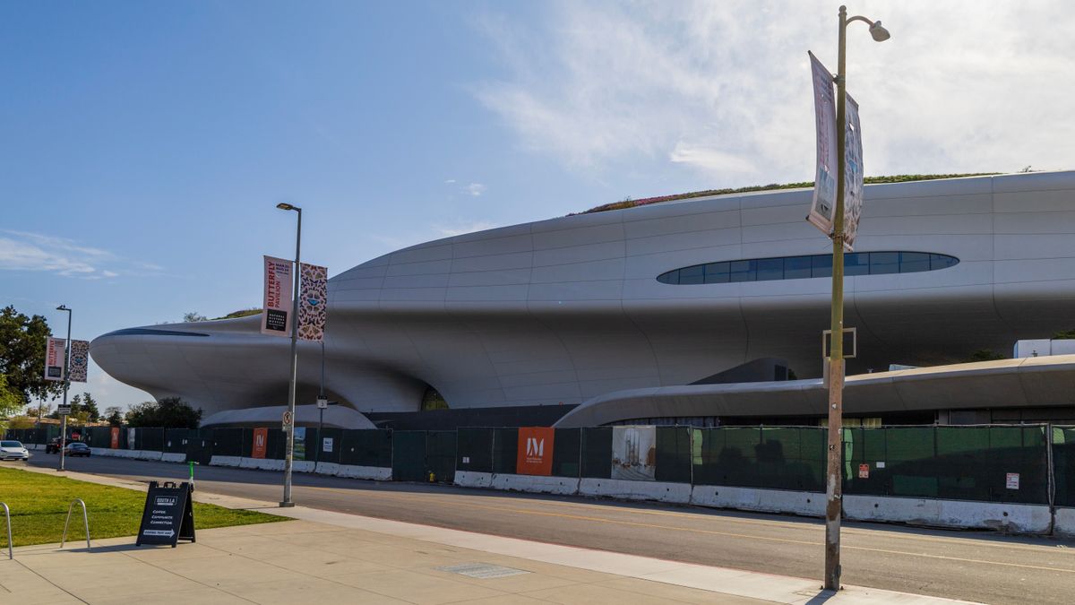 Kapkodhatjuk a fejünket: egyre-másra nyílnak meg idén világszerte a régóta várt álomépületek