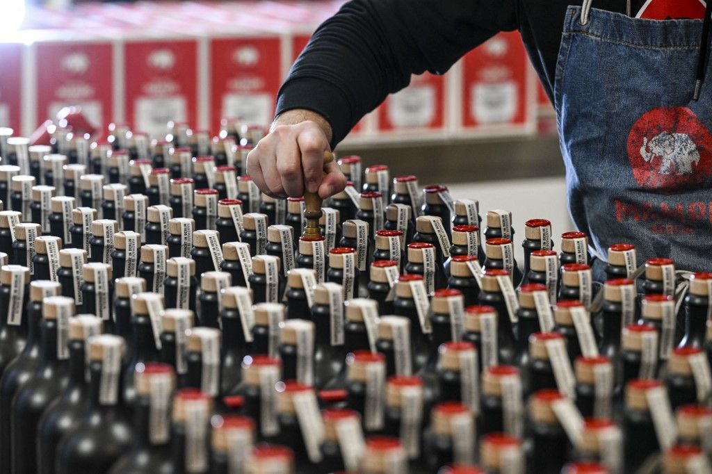 Berlin traditional brand Mampe spirits alkohol