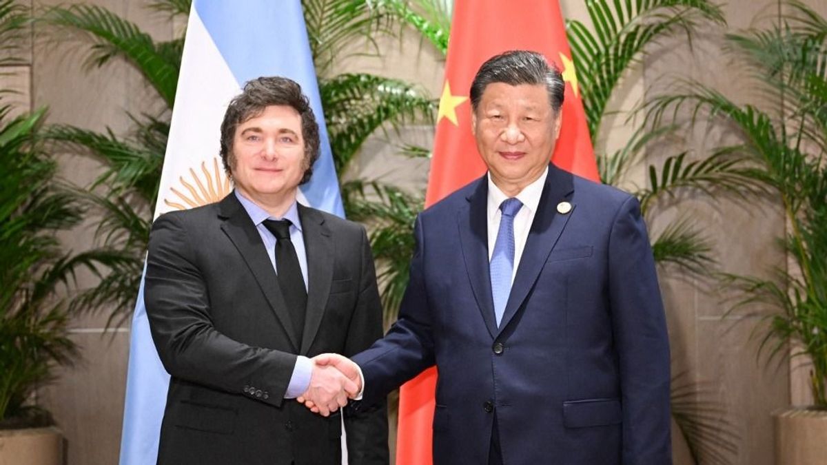 Eddig tette neki a szépet, most hátat fordít szoros szövetségese Donald Trumpnak – kibukhat az amerikai elnök, ha meglátja ezt a kézfogást 