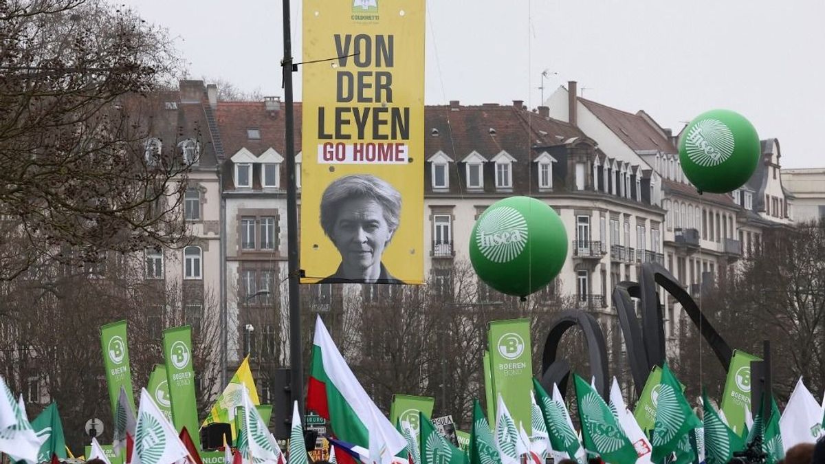 Így zavarták el Magyar Pétert a feldühödött gazdák Stasbourgban – videó 