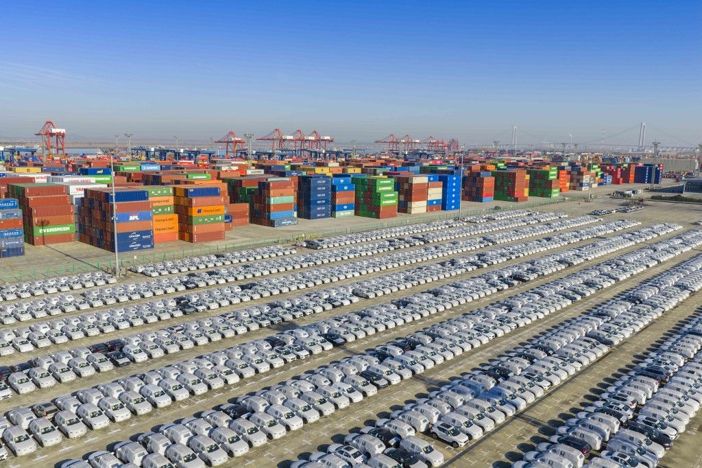 Nanjing Port Cargo Throughput Kínai autópiac: túl sok autó marad raktáron, az árháború nehezíti a kereskedők életét