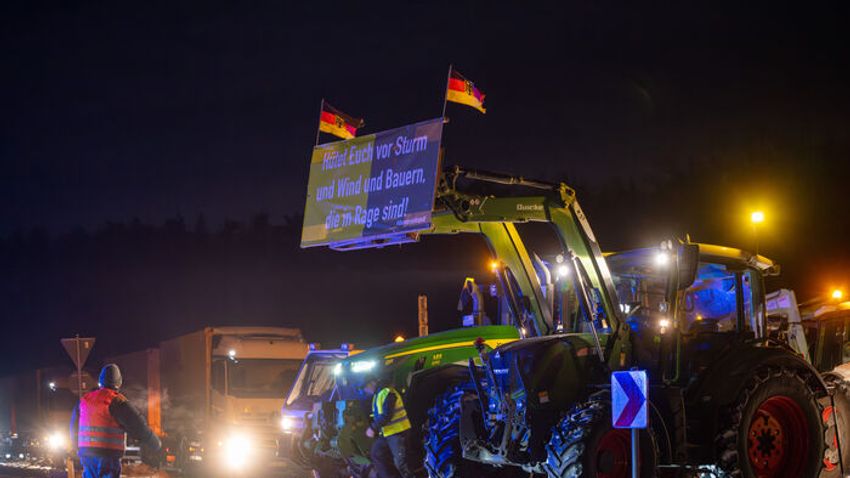 A francia gazdák ismét elfoglalják Párizst