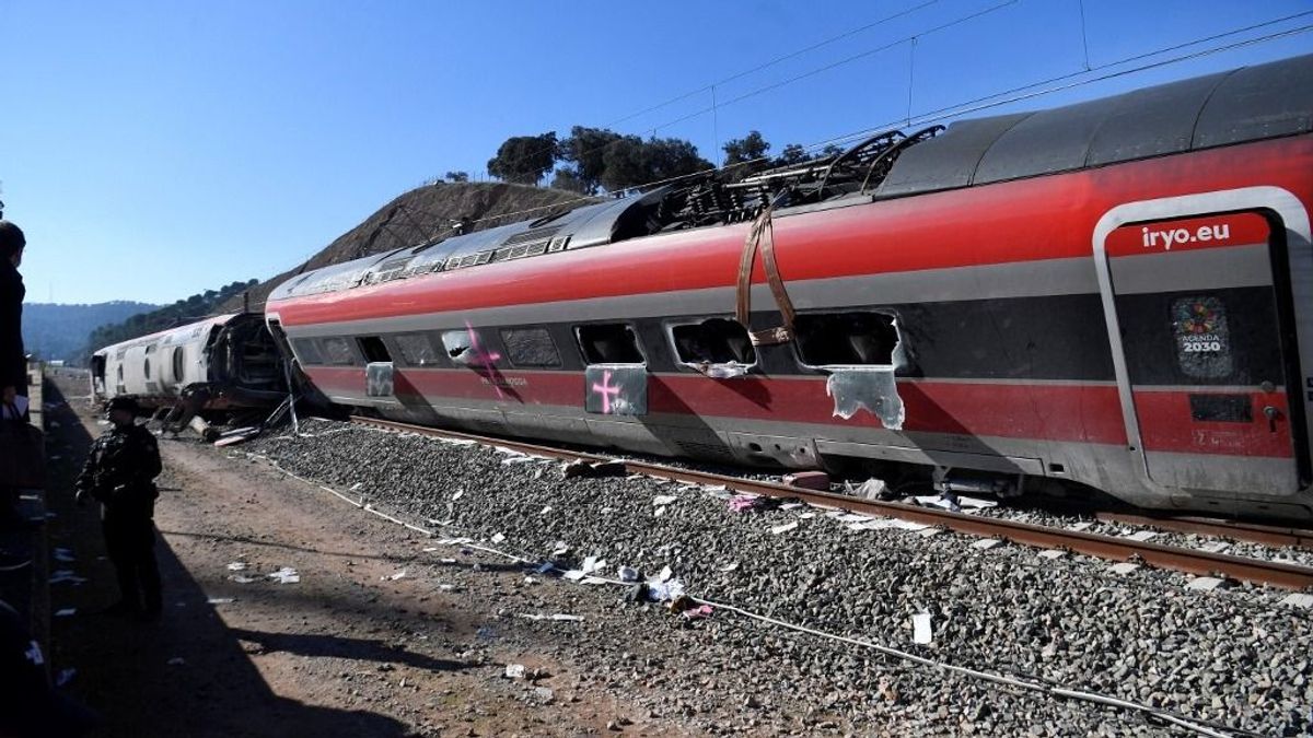 Spanyol vonatkatasztrófa, 41 halott: 30 centis síntörést találtak, ennyit ért a modern vonat és a friss felújítás 