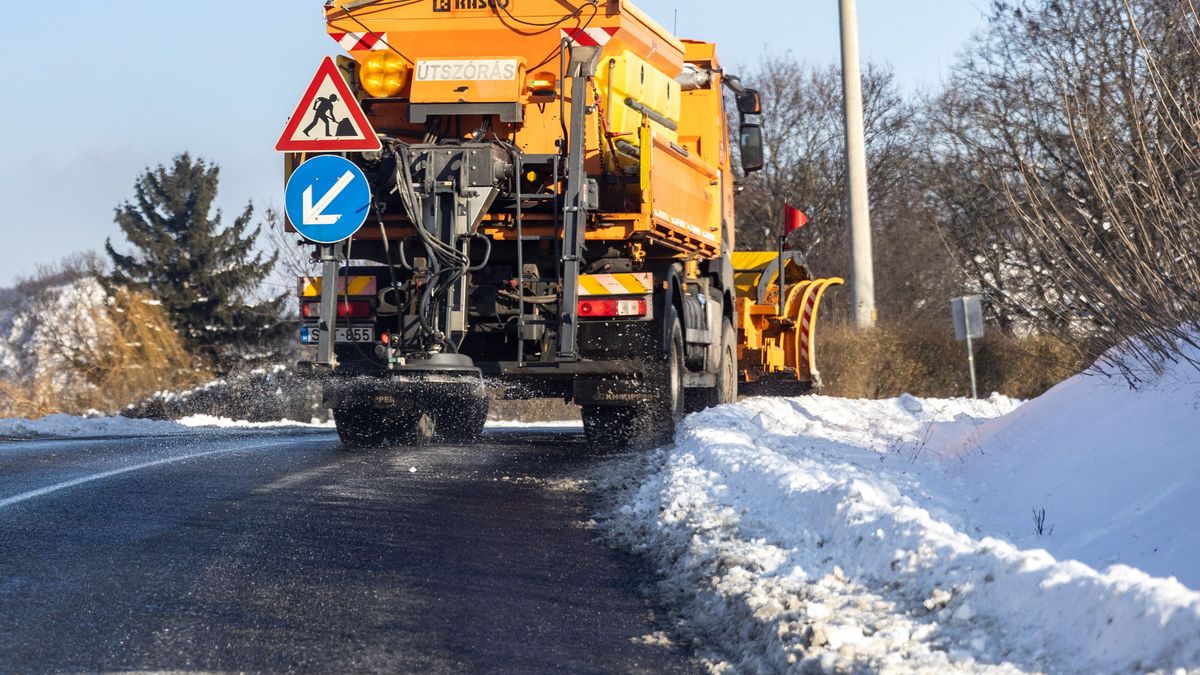 Rendkívüli intézkedés lép életbe hétfő éjjel Magyarországon: részleges felhajtási tilalom lép életbe az egyik legfontosabb autópályán – itt vannak a részletek