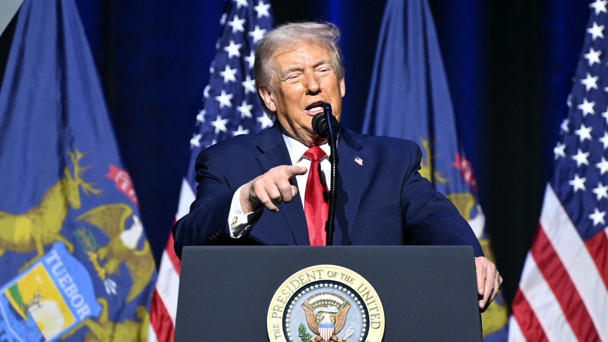 Valami készül, Trump előre szólt: az amerikai civilek hagyják el Iránt és a szövetséges országok állampolgárai – "Szerintem ez a jó ötlet" 