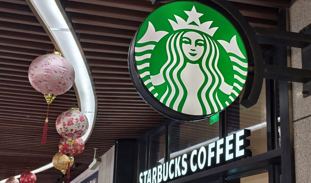 Starbucks Felemás negyedévet zárt a Starbucks: nőtt a forgalom és a bevétel, de csökkent a profit