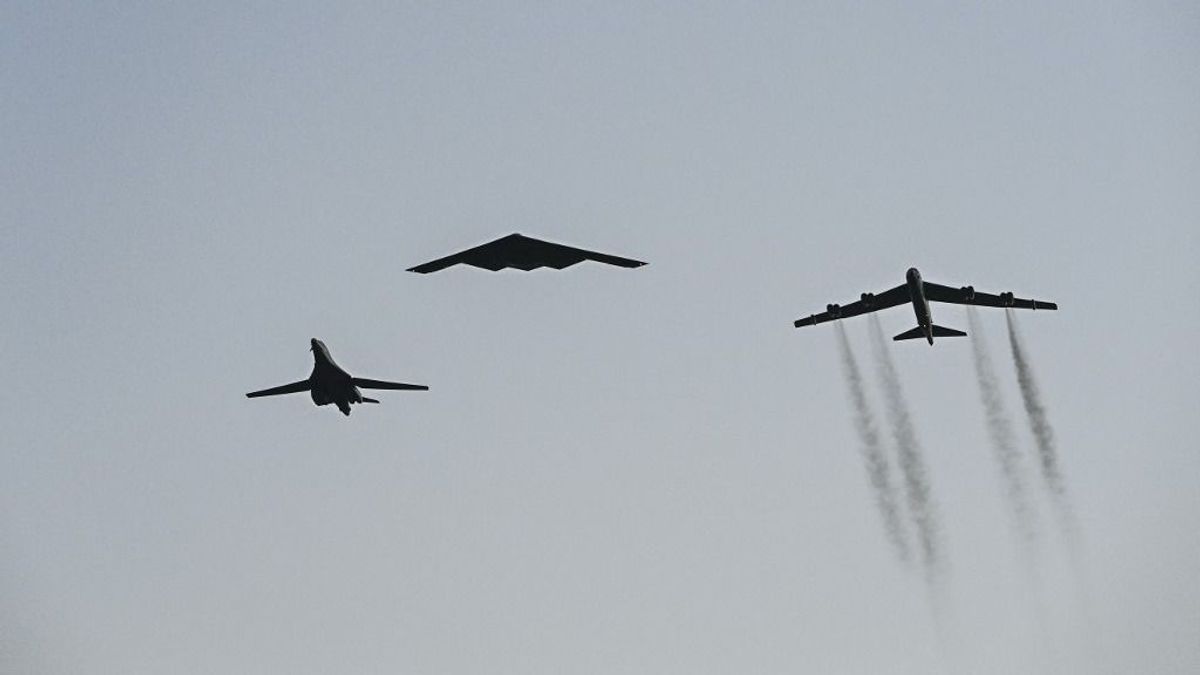 Teljes tuning jön: 100 évig repülhet Amerika legendás szuperbombázója a ráncfelvarrás után – elköszönnek a lopakodóktól, nem bírják tovább fizeni 