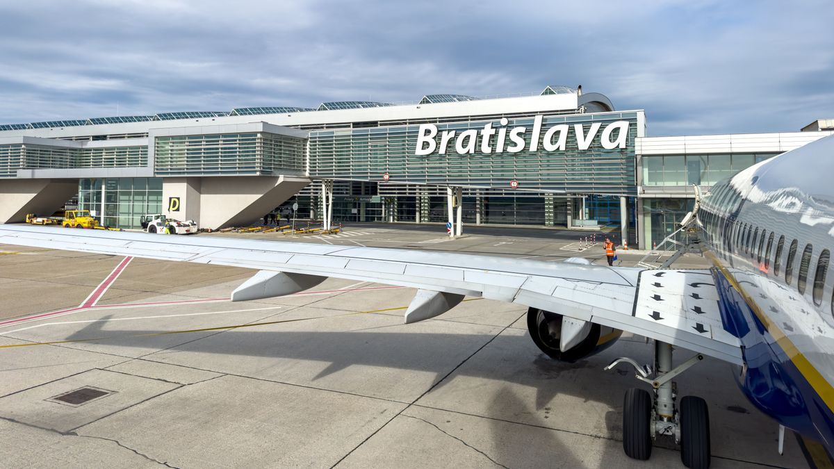 pozsony,Bratislava,,Slovakia,-,April,06,,2024;,Bratislava,International,Airport,Terminal